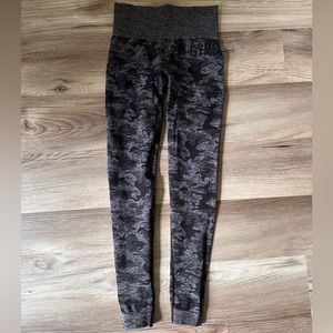 Black Gymshark camo legging